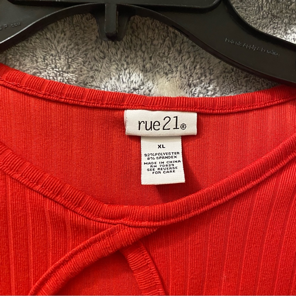 Adjustable Red Ruched Crop Top - Picture 4 of 5